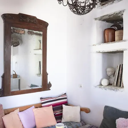 Daphnisthe Artist's House