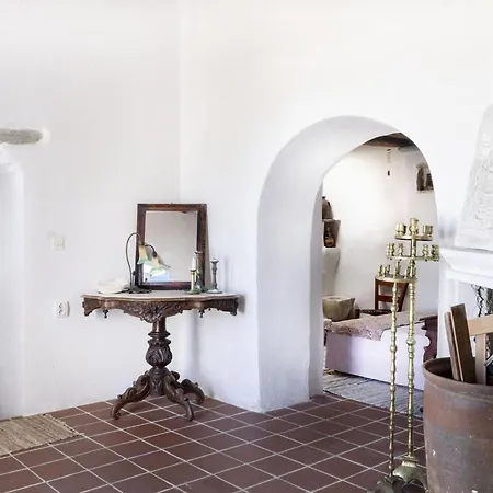 בית נופש Daphnisthe Artist's House *