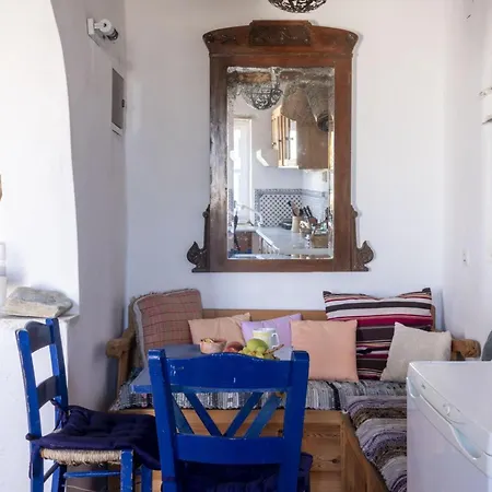 Daphnisthe Artist's House בית נופש *