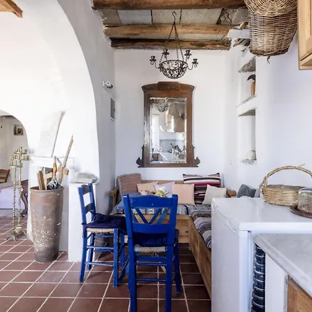 בית נופש Daphnisthe Artist's House *