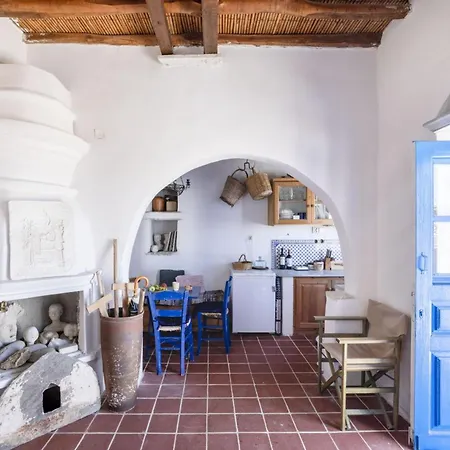 بيت للعطل Daphnisthe Artist's House