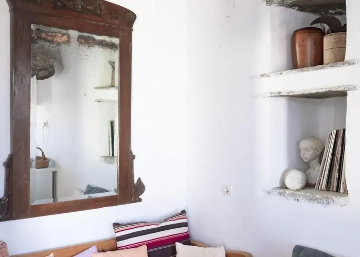 Daphnisthe Artist's House