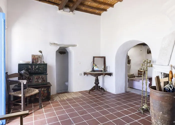 Daphnisthe Artist's House